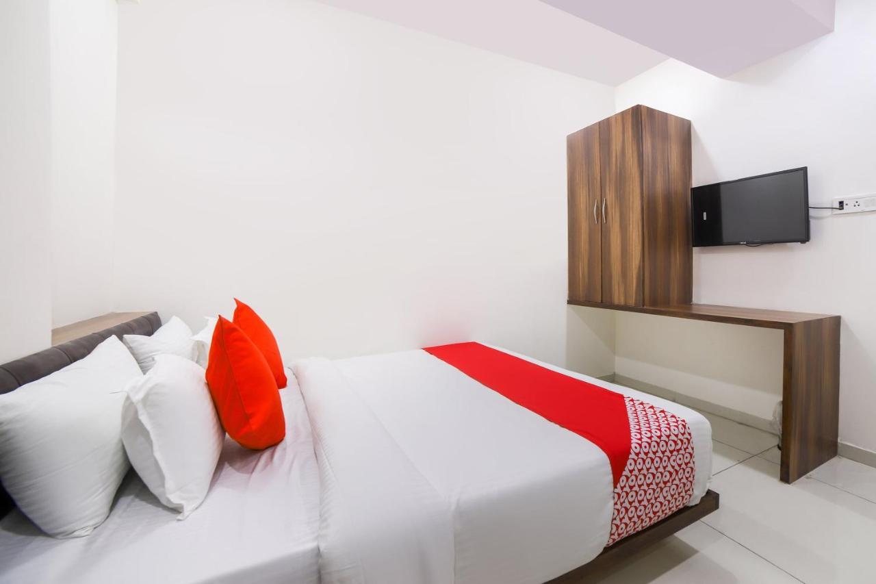 Oyo Flagship 47564 Hotel Gallops Sarkhej Exterior foto